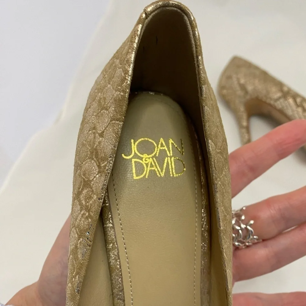JOAN & DAVID gold pumps size 7 1/2